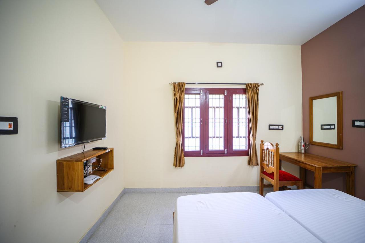 The Pothigai Palace Hotel Kuttalam  Ngoại thất bức ảnh