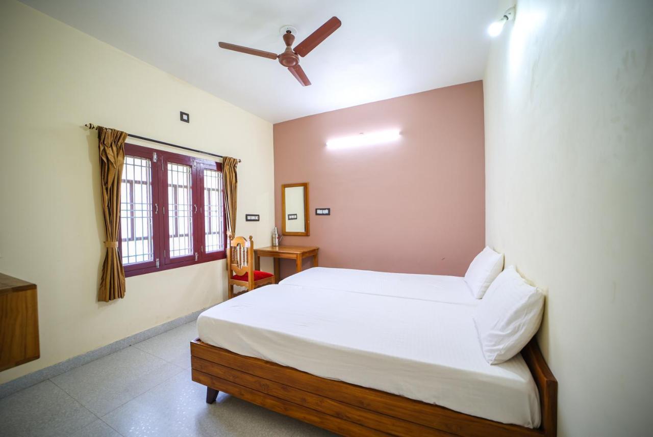 The Pothigai Palace Hotel Kuttalam  Ngoại thất bức ảnh